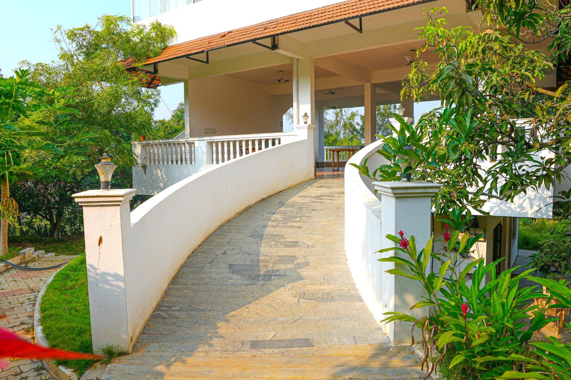 Bana The Wild Waters Hotell Muduvādi Exteriör bild