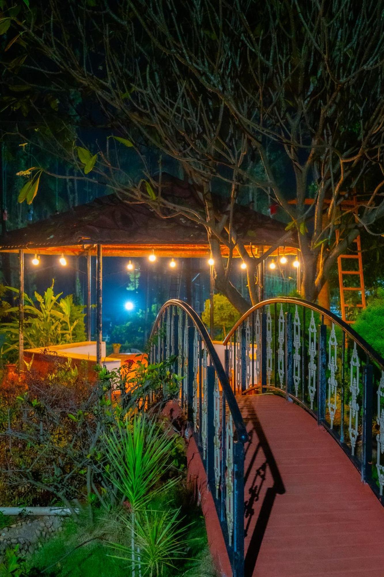 Bana The Wild Waters Hotell Muduvādi Exteriör bild